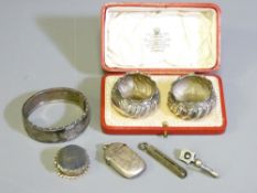 SMALL SILVER & BIJOUTERIE ITEMS to include a pair of circular salts in a red fitted case, a ribbed