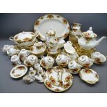 ROYAL ALBERT OLD COUNTRY ROSES DINNER & TEAWARE, approximately 60 pieces