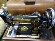 SINGER VINTAGE HAND CRANK SEWING MACHINE IN CASE