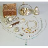 JEWELLERY, SILVER & COLLECTABLES, a mixed quantity including a pair of 9ct gold gent's cufflinks,