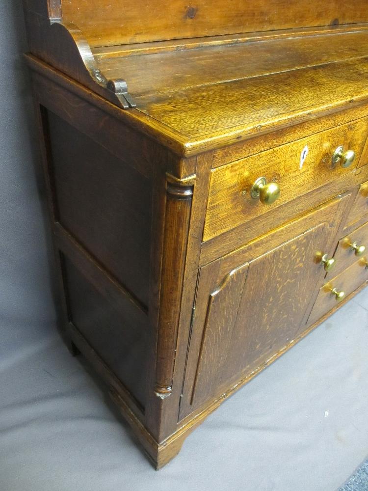 CIRCA 1820 NORTH WALES OAK DRESSER with a three shelf rack over a T arrangement of six pine lined - Image 5 of 6