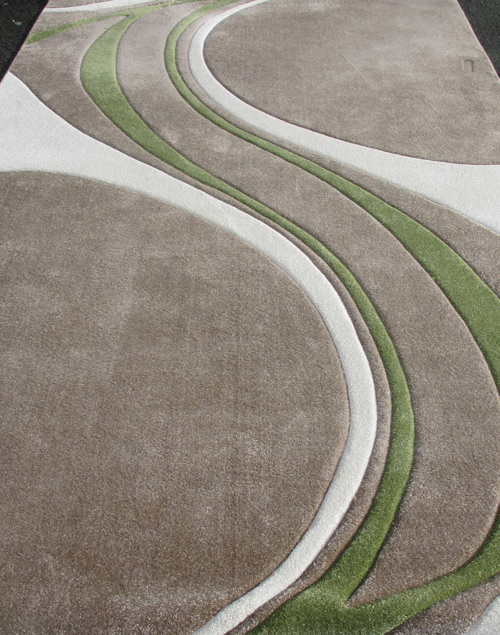 MODERN RUGS - 'Mirage' by Dunelm, beige/lime, 240 x 340cms and three matching runners, 60 x 230cms - Image 3 of 4