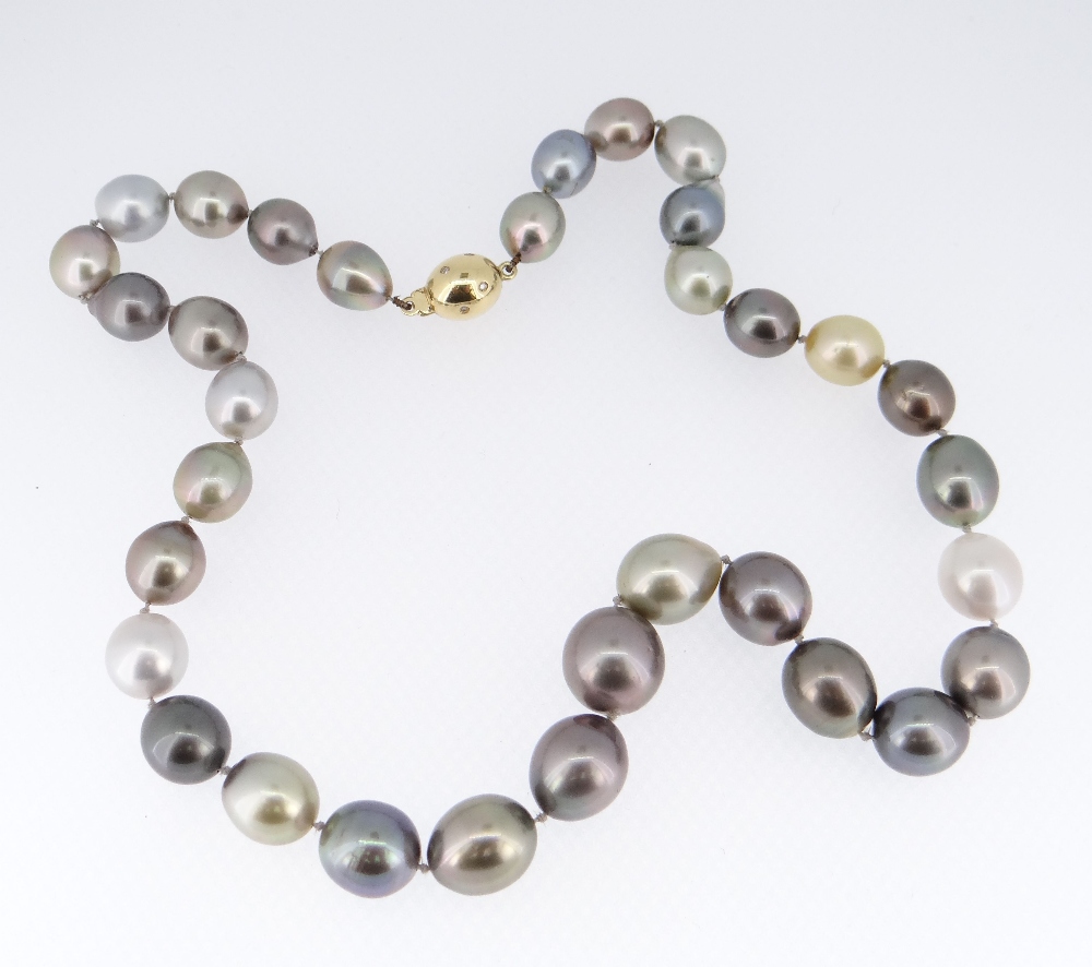 TAHITIAN SOUTH SEA PEARL NECKLACE with 18ct gold diamond set oval ball clasp, 33 mixed natural - Image 4 of 4