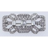 AN EXCELLENT ART DECO DIAMOND BROOCH, 4.3cts combined visual estimate consisting of 98 stones set