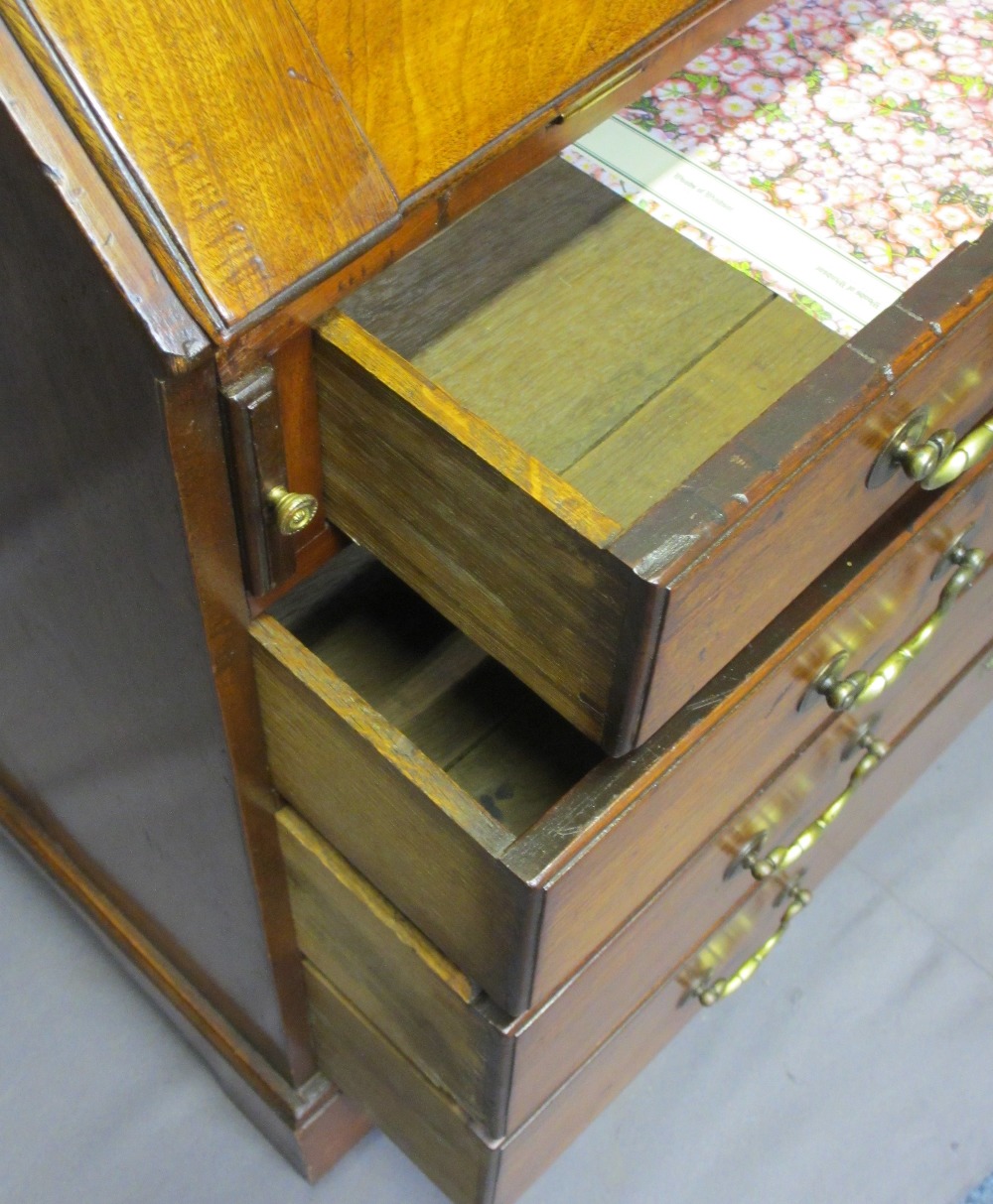 GEORGIAN MAHOGANY FALL-FRONT BUREAU, the sloped fall opening to reveal interior drawers and pigeon - Image 5 of 5