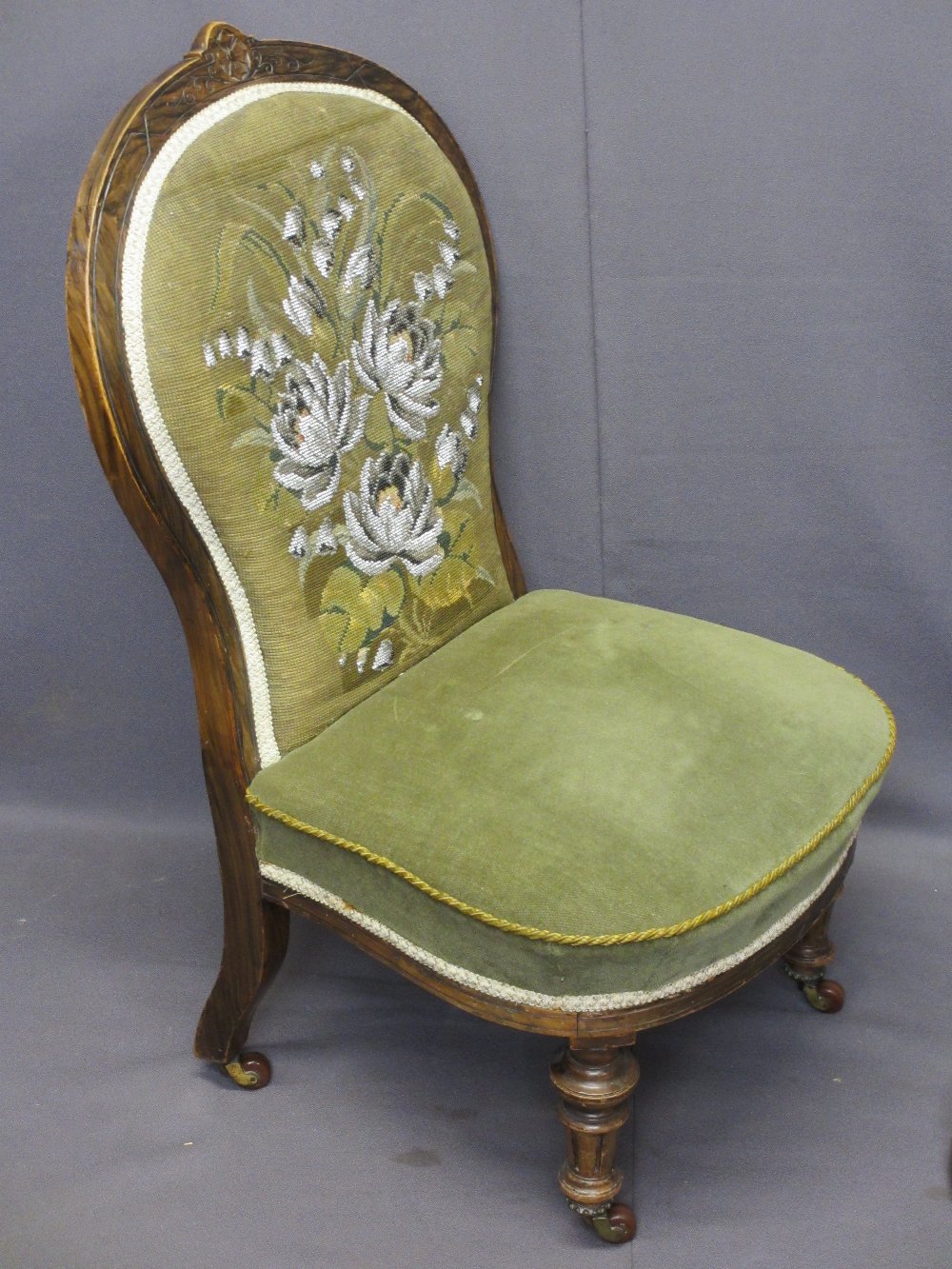 CIRCA 1900 ROSEWOOD EFFECT SPOONBACK PARLOUR CHAIR and two circular foot stools, all having beadwork - Image 2 of 5
