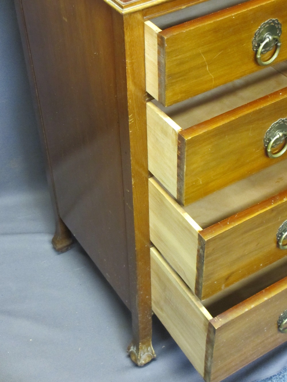 VINTAGE FURNITURE ITEMS (2) to include a four drawer mahogany chest on ball and claw feet, 102cms - Image 4 of 7