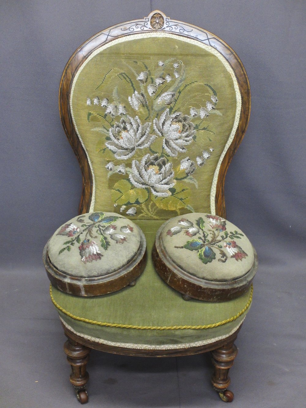 CIRCA 1900 ROSEWOOD EFFECT SPOONBACK PARLOUR CHAIR and two circular foot stools, all having beadwork