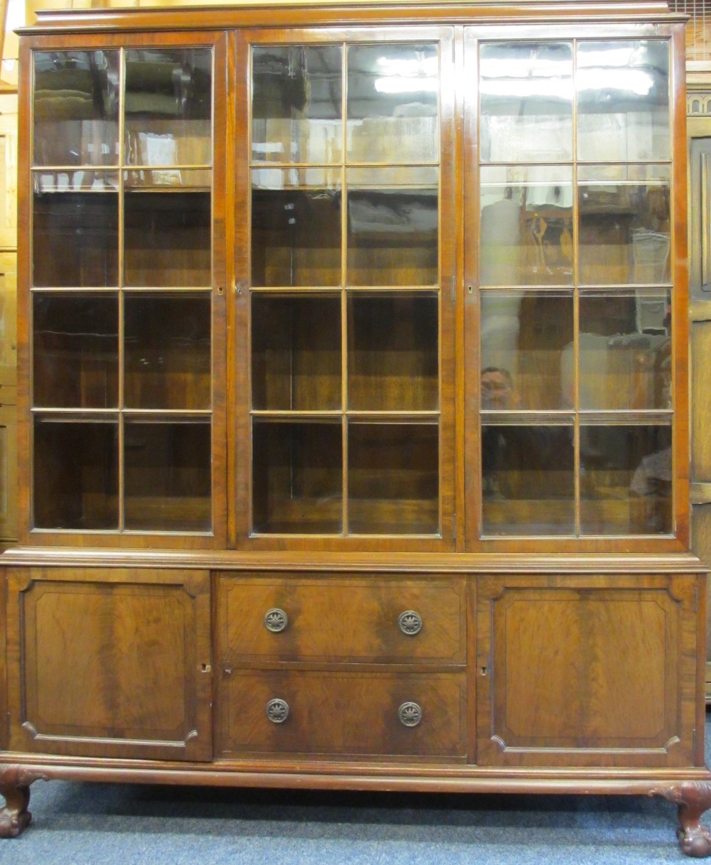 EARLY 20TH CENTURY MAHOGANY BOOKCASE, the closed top inverted cornice over three eight pane glazed