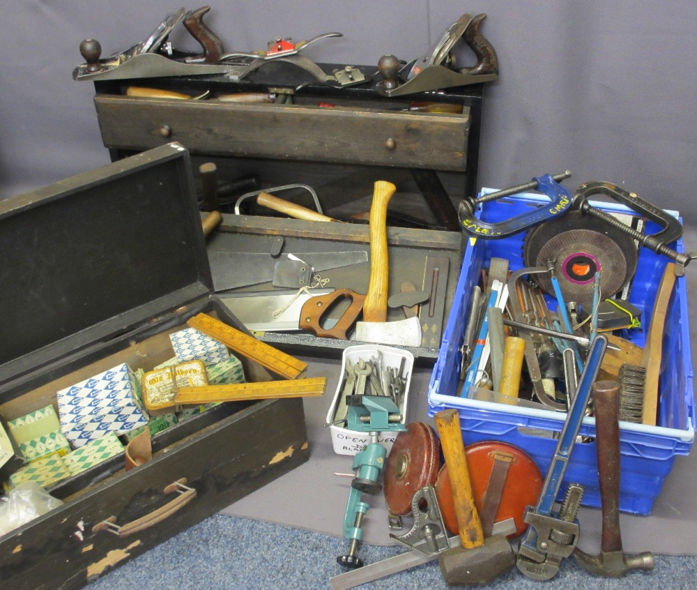 EXCELLENT QUANTITY & COLLECTION OF WELL KEPT VINTAGE & LATER TOOLS, EQUIPMENT and boxes of screws