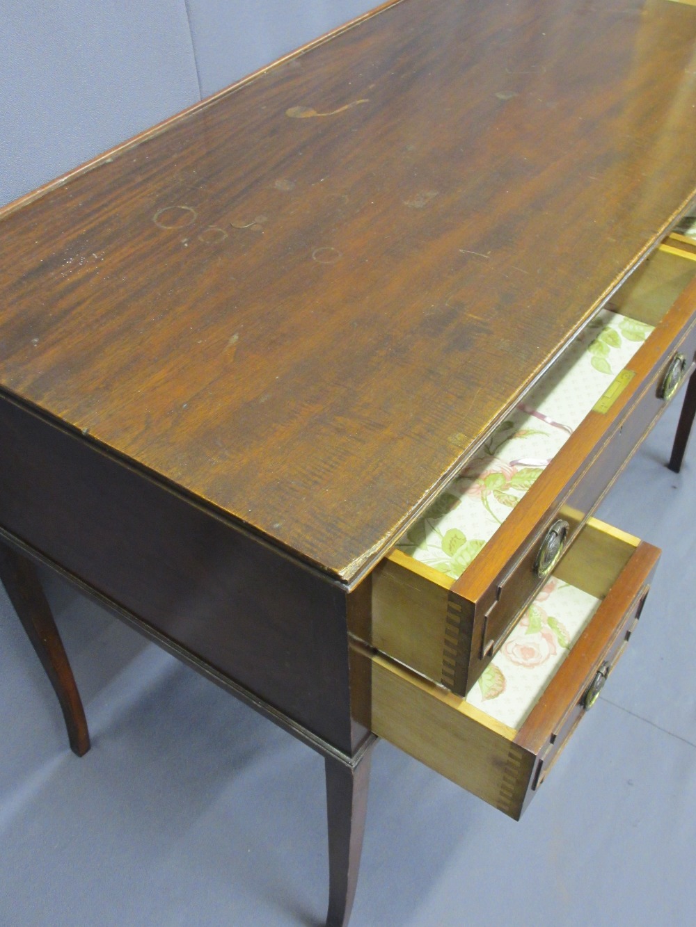 REPRODUCTION MAHOGANY DESK, rectangular top over two long drawers and two smaller with brass ring - Image 3 of 4
