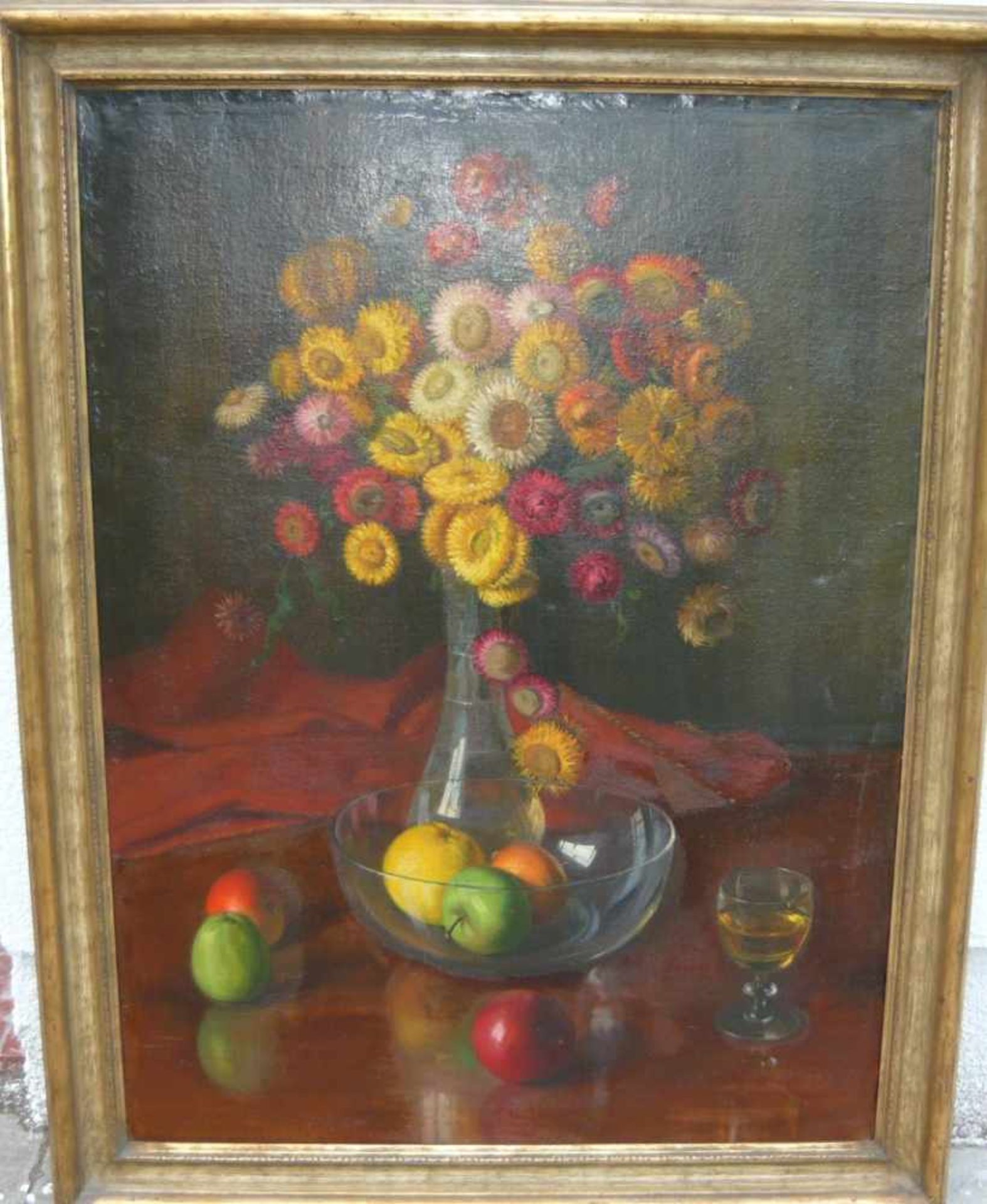 Unbekannter Maler. Stillleben mit Blumen und Früchten. Sig.?. Öl/Lw. Rashmen ca. 76x100cm.- - -22.00