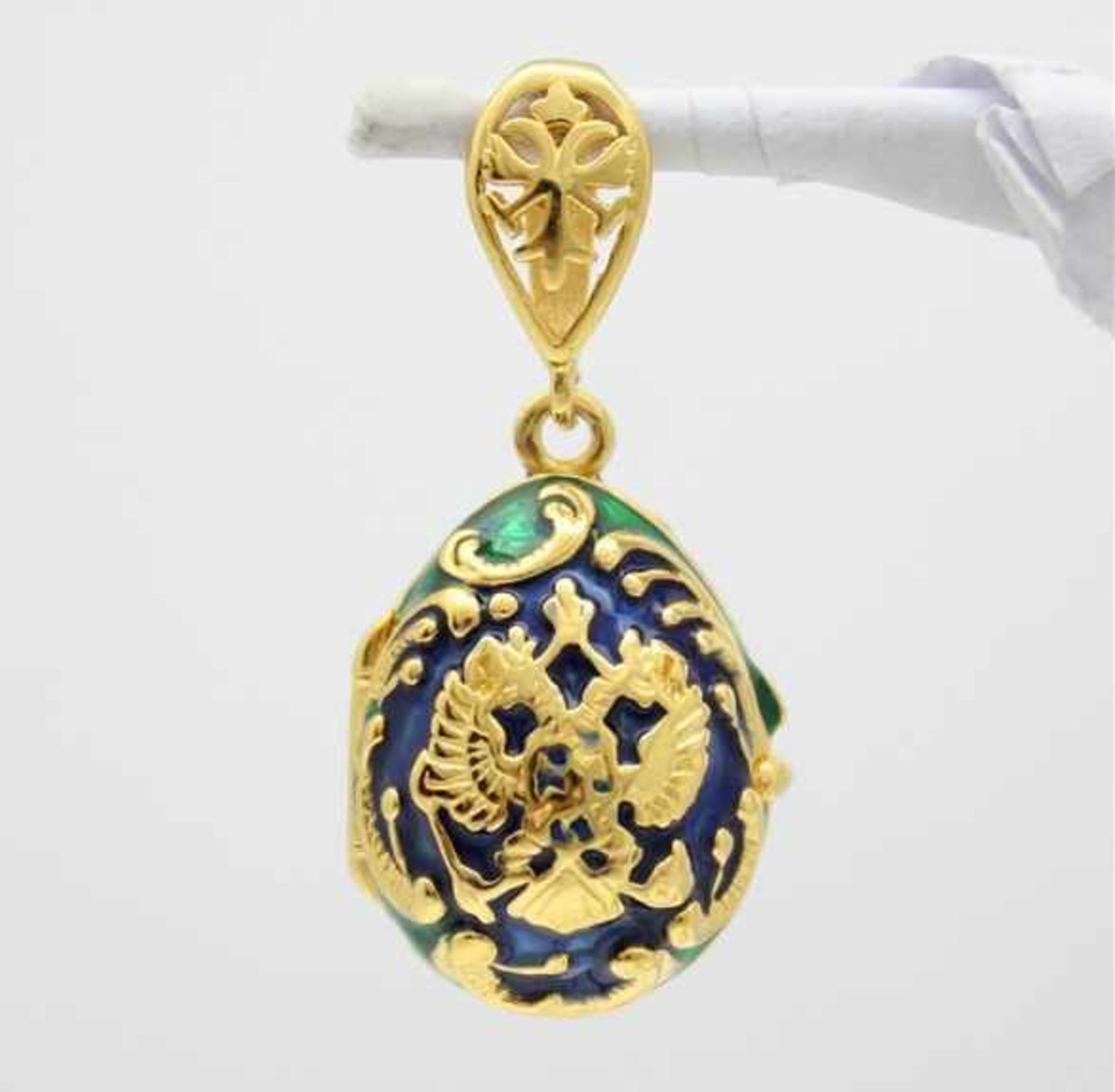 Blaues Ei mit russischem Doppelkopfadler. Kettenanhänger in russischem Faberge-Stil. 925 Sterling