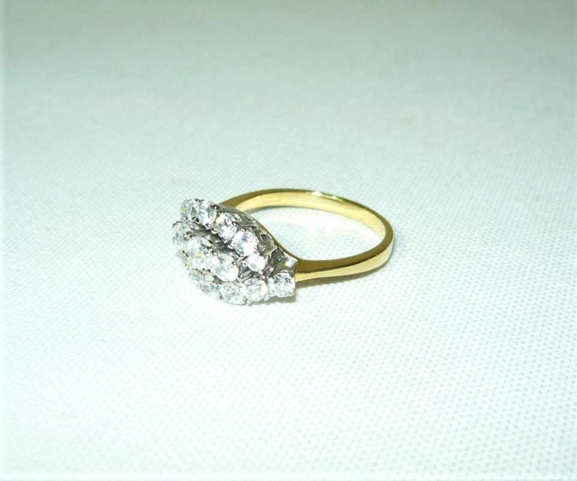 Ring in 585 GG mit reichem Brillantbesatz P1 zus. ca. 0,40 Ct. Gew. 3,2gr.- - -22.00 % buyer's