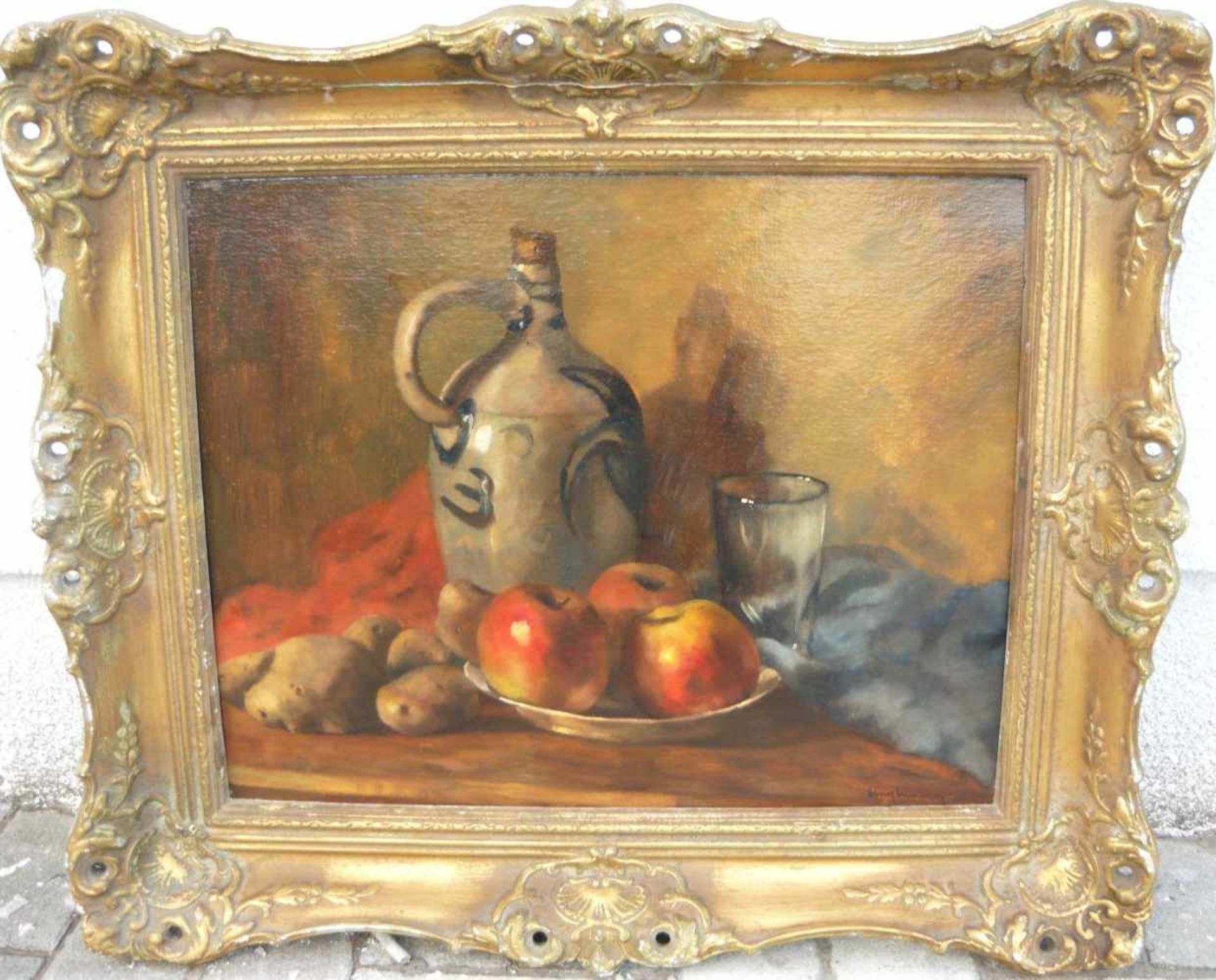 Unbekannter Maler. Stillleben mit Krug und Früchten. Öl/Platte. Sig.u.r. Rahmen ca. 58x67cm.- - -