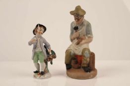 Zwei Porzellanfiguren.Schuster bei der Arbeit, junger Kavalier mit Falke. Farbige Bemalung. B