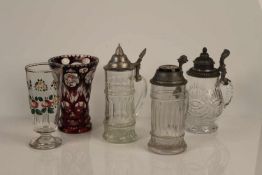 Konvolut Glas.Um 1900 und später. 5-tlg, bestehend aus drei Krügen, Vase und Hochzeitspokal