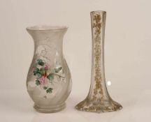 Zwei Glasvasen.Jugendstil mit Golddekor bzw. Traubendekor. H: bis 32 cm.