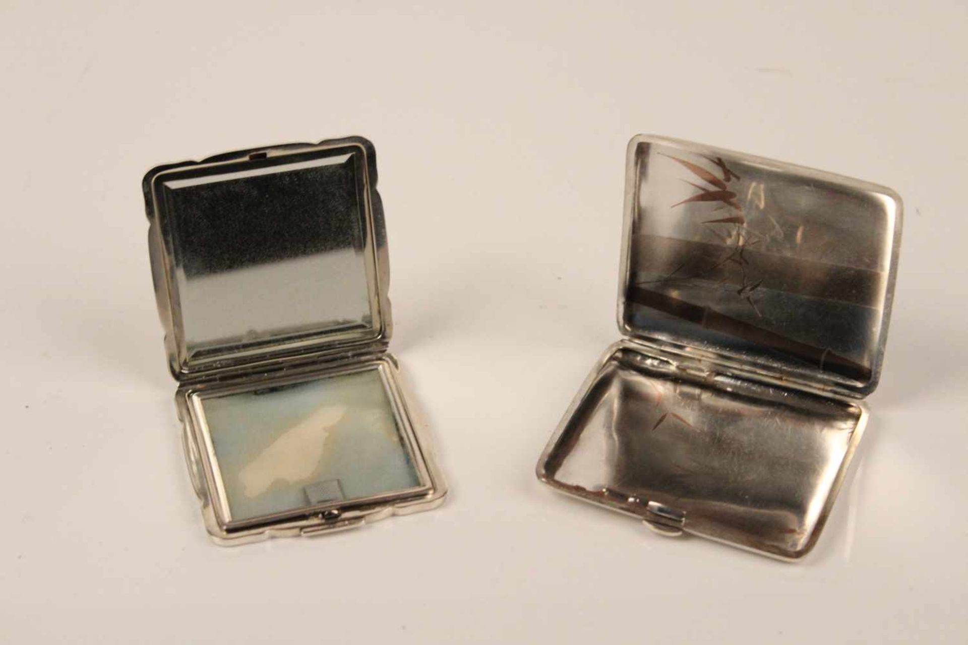 Zigaretten-Etui und Puderdose.Silber 800/925. L: bis 8 x 7,5 cm. Gew: 180 g. - Bild 3 aus 4