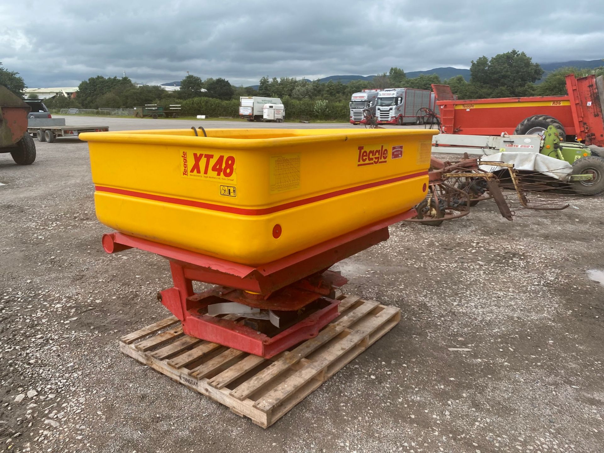 Teagle XT48 Fertilizer spreader - Image 3 of 3