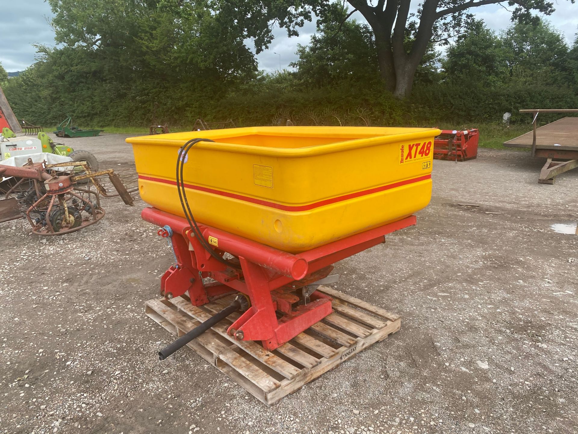 Teagle XT48 Fertilizer spreader - Image 2 of 3