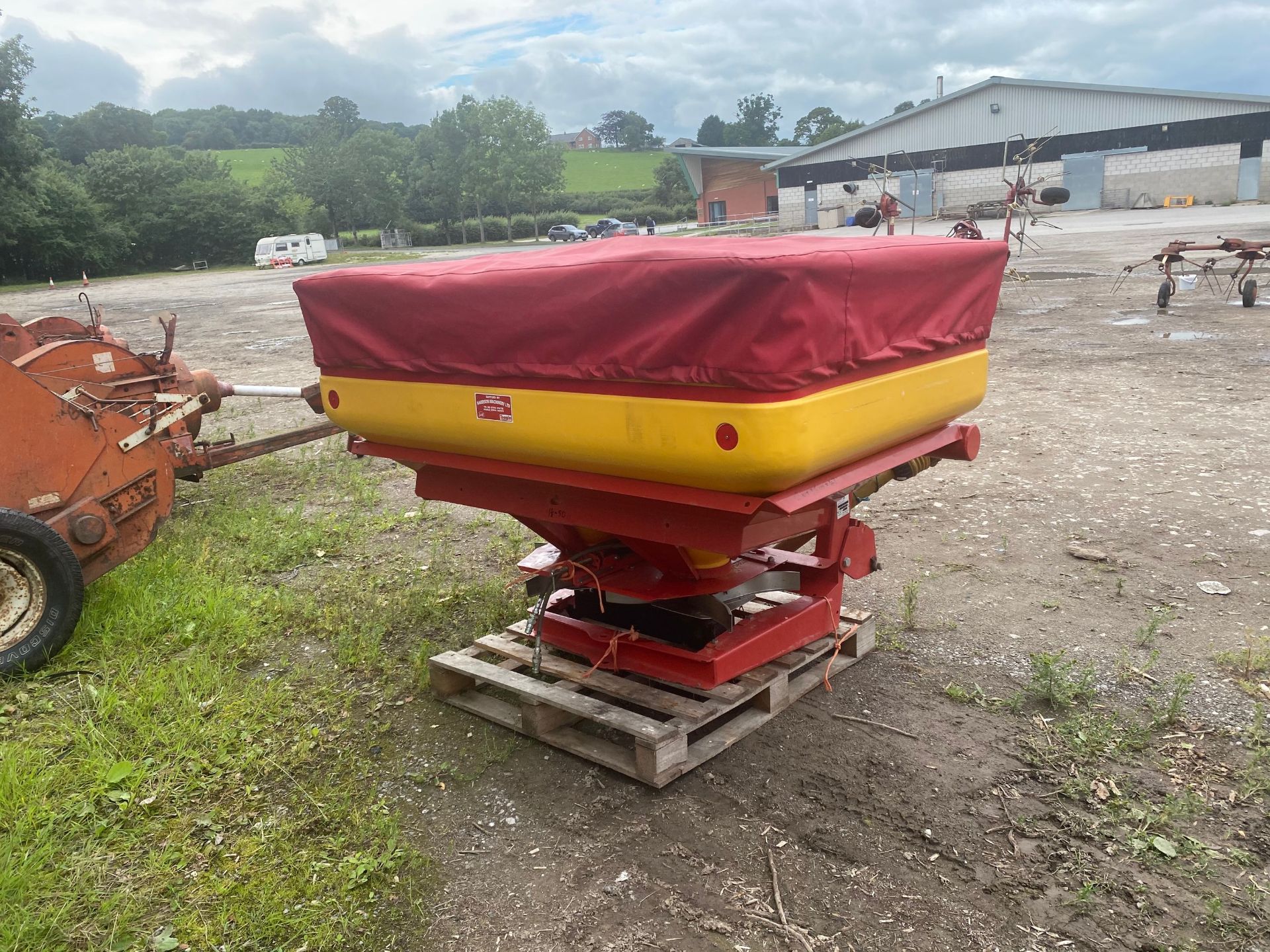 Teagle XT48 Fertilizer spreader - Image 3 of 3