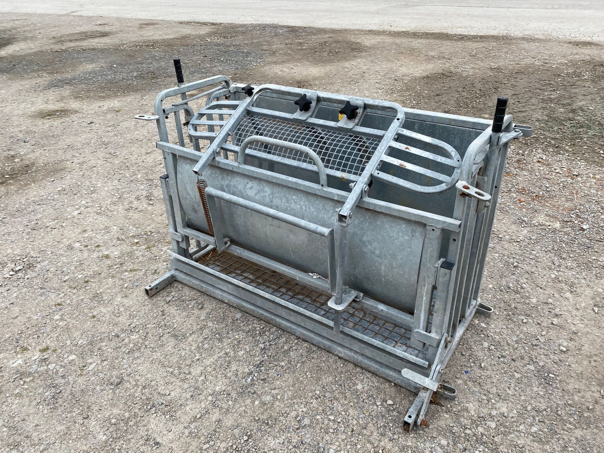 Sheep Rollover Crate - Image 3 of 3