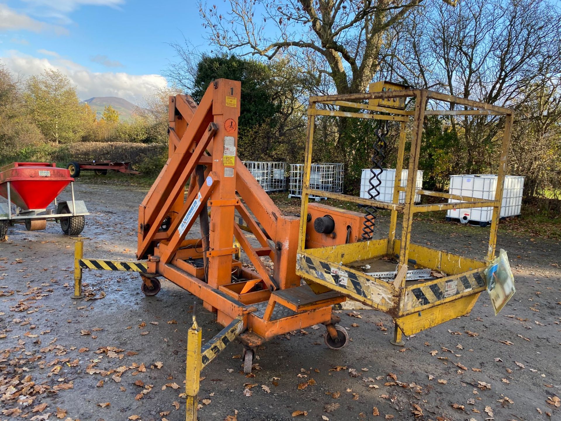 HYDRAULIC PLATFORM & CAGE.CHERRY PICKER - Image 3 of 3