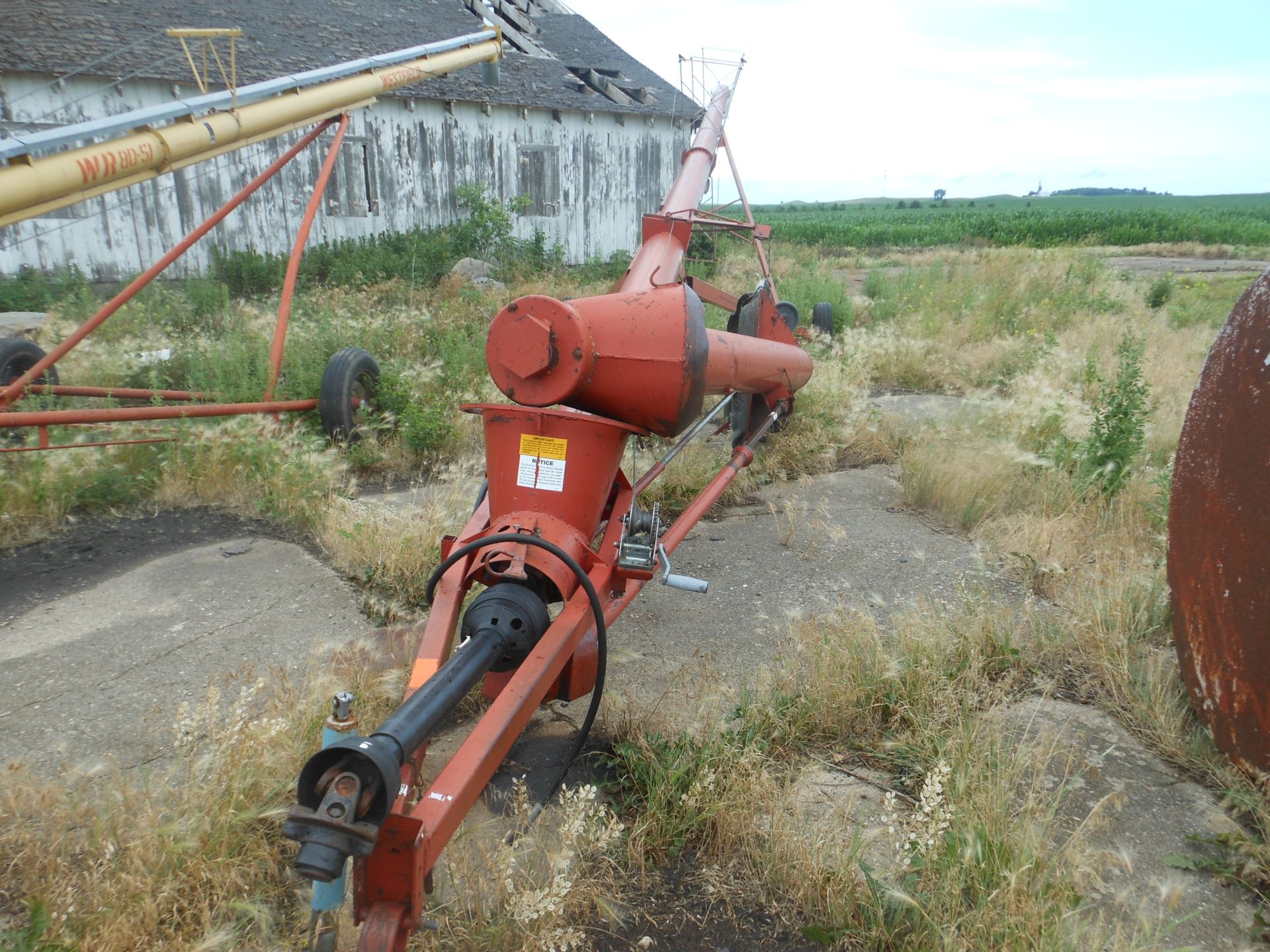 10”X66’ Fetrel auger w/swing hopper, hyd. Raise.