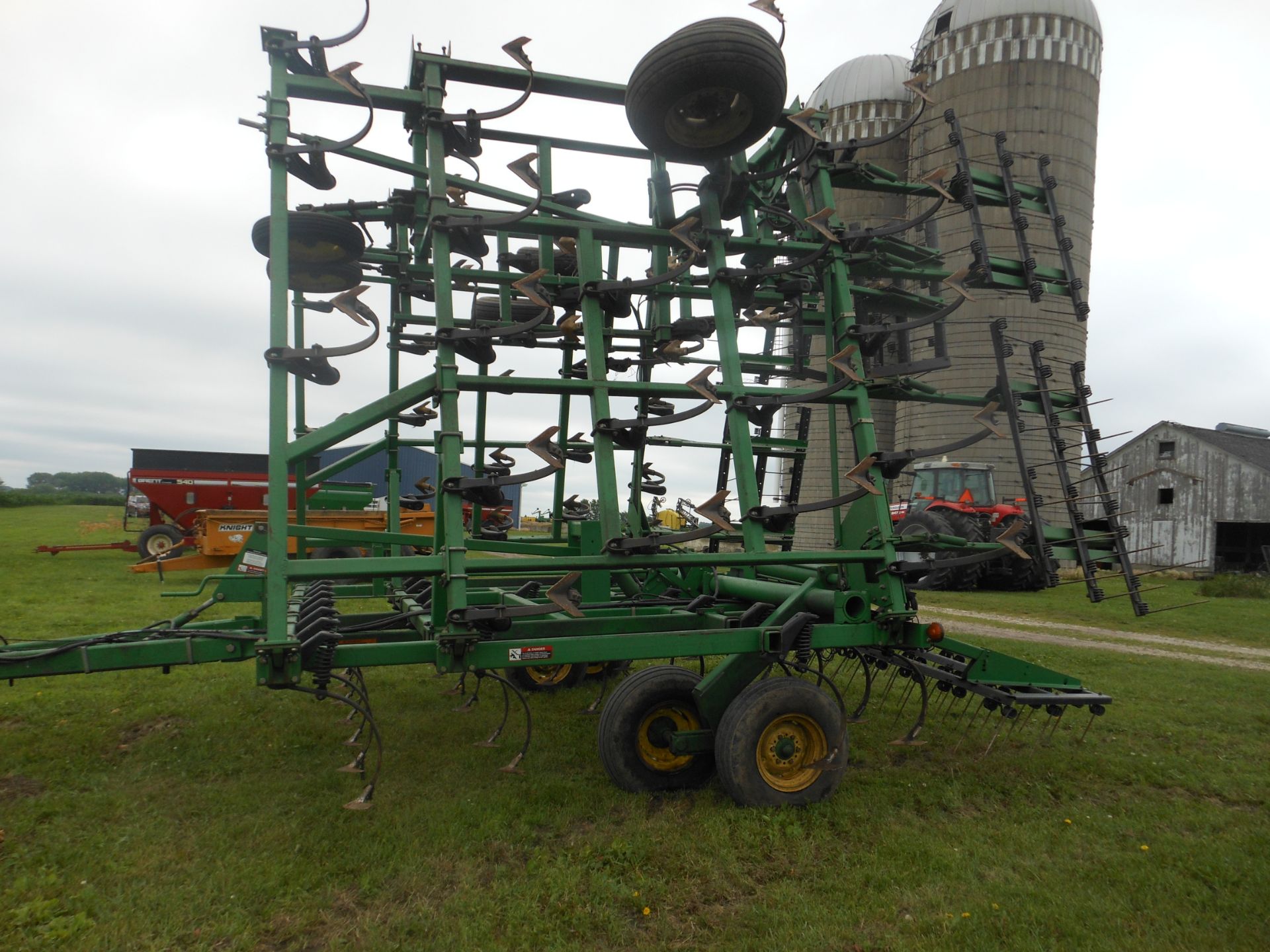 44 ½ 980 JD field cultivator w/3 bar leveler. - Image 6 of 6