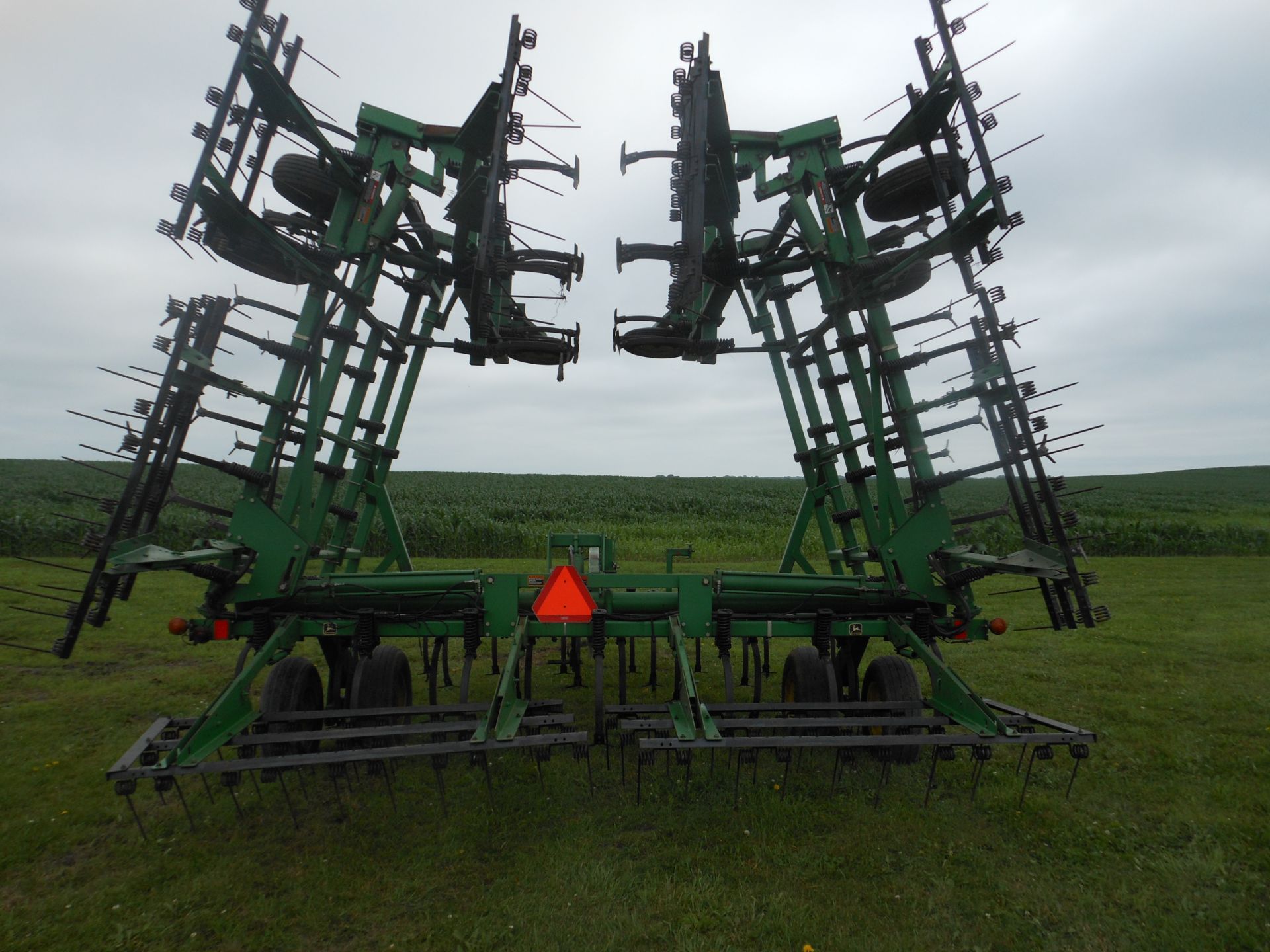 44 ½ 980 JD field cultivator w/3 bar leveler.