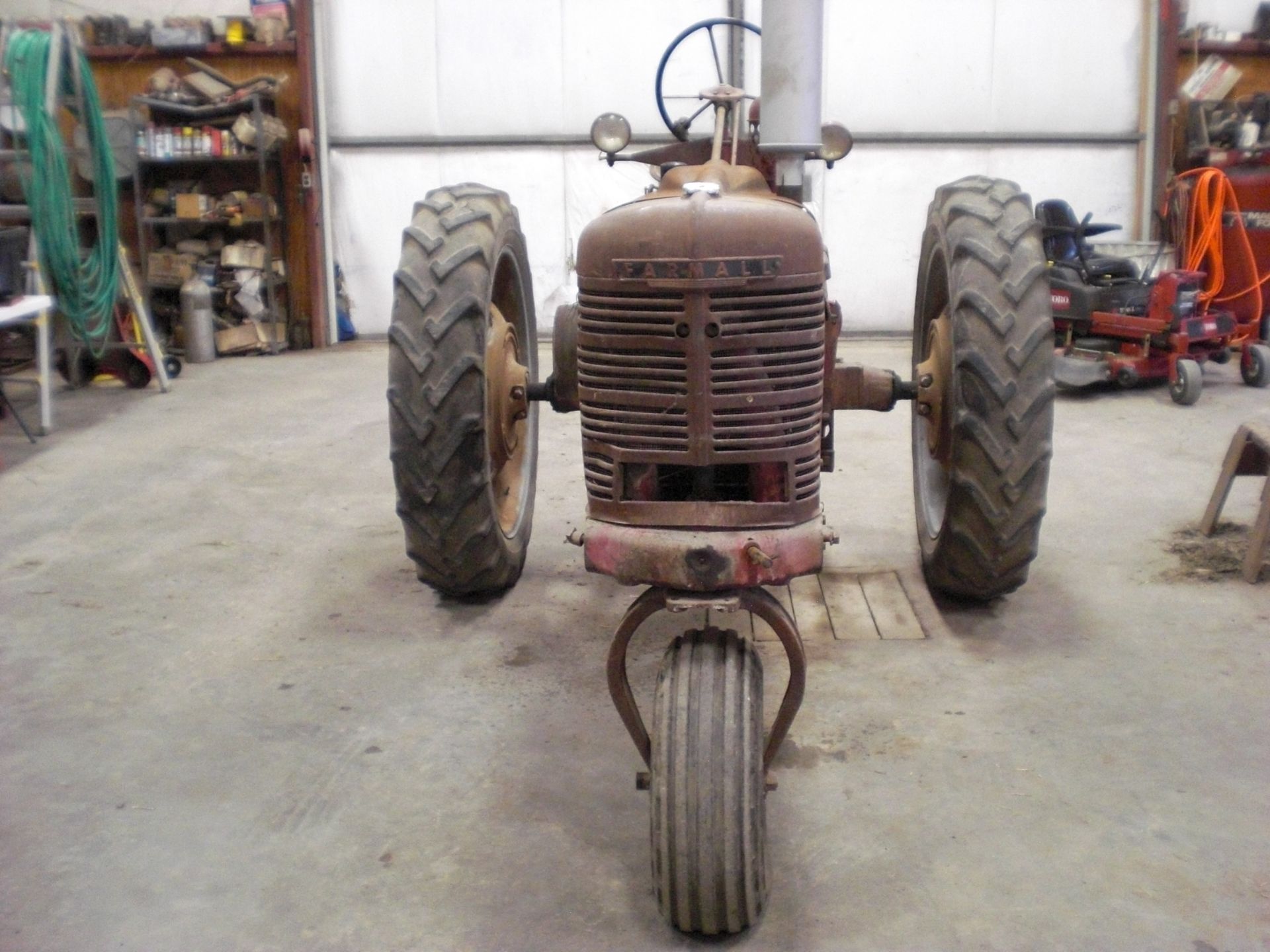 1952 H Farmall, single front wheel, belt pulley - Image 2 of 3