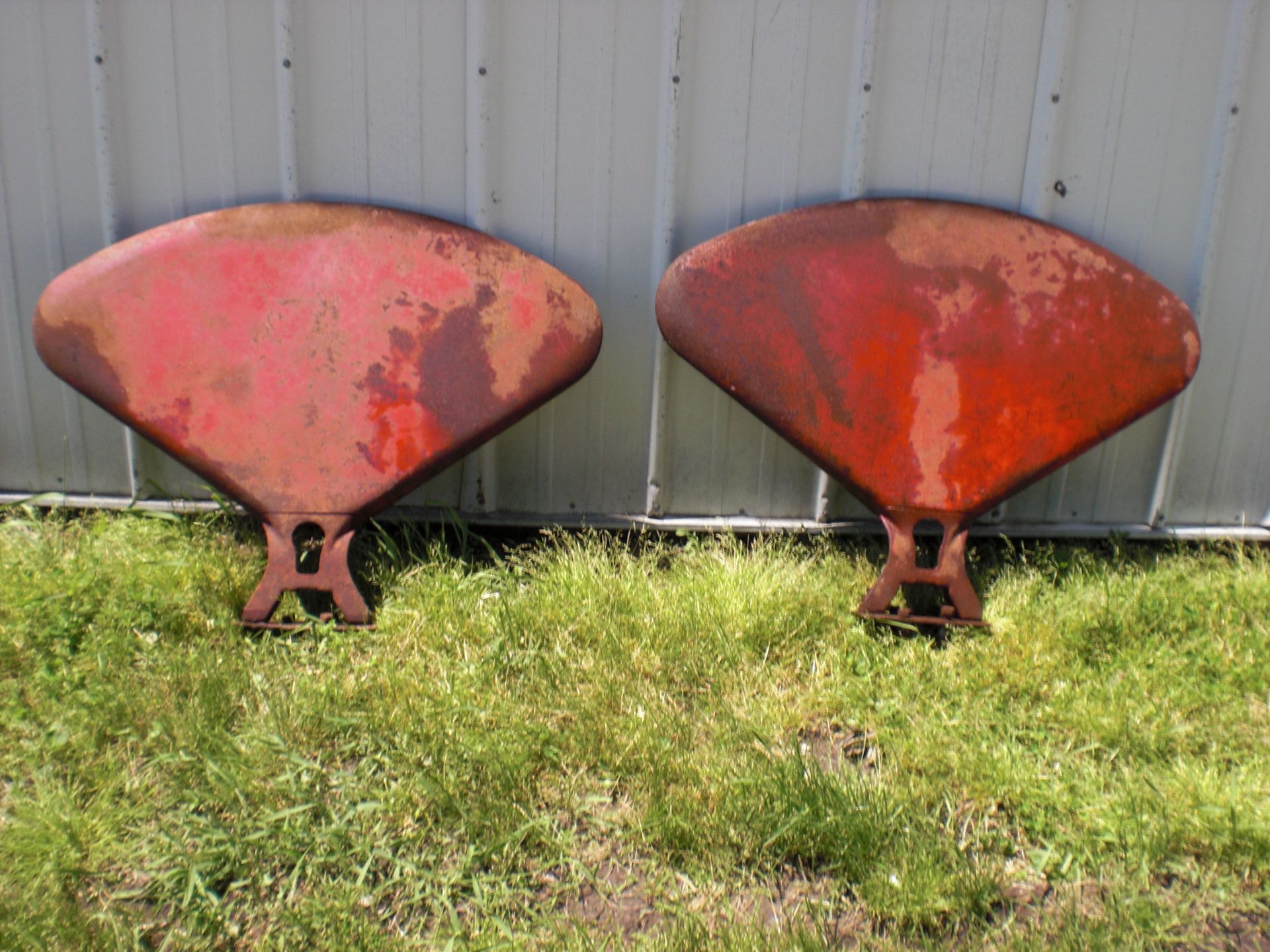 IH clam shell fenders.