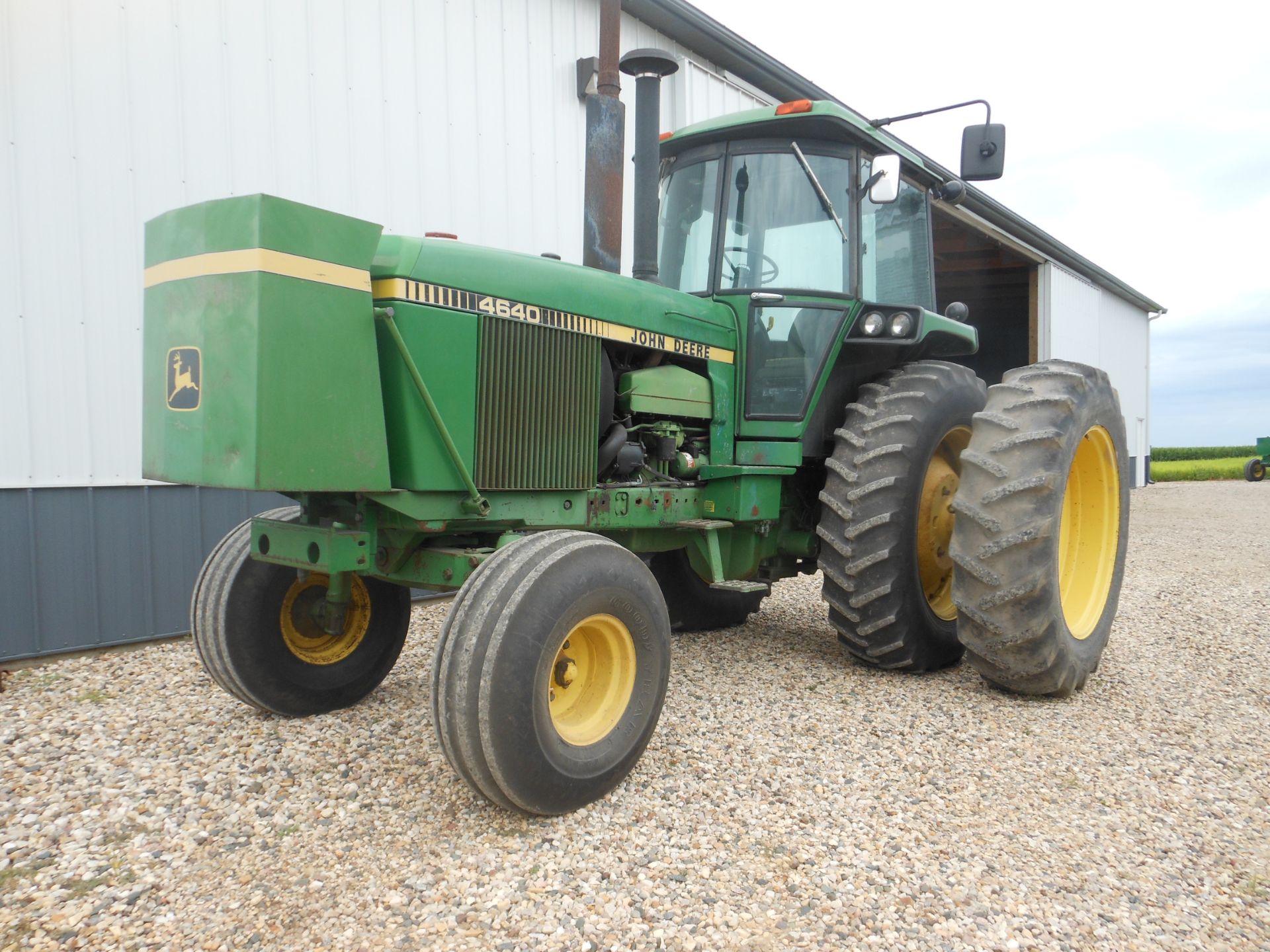 1981 JD 4640 2WD w/18.4-42 10 bolt duals, 3 valves & power beyond, front weight bracket & tank, Big - Image 5 of 5