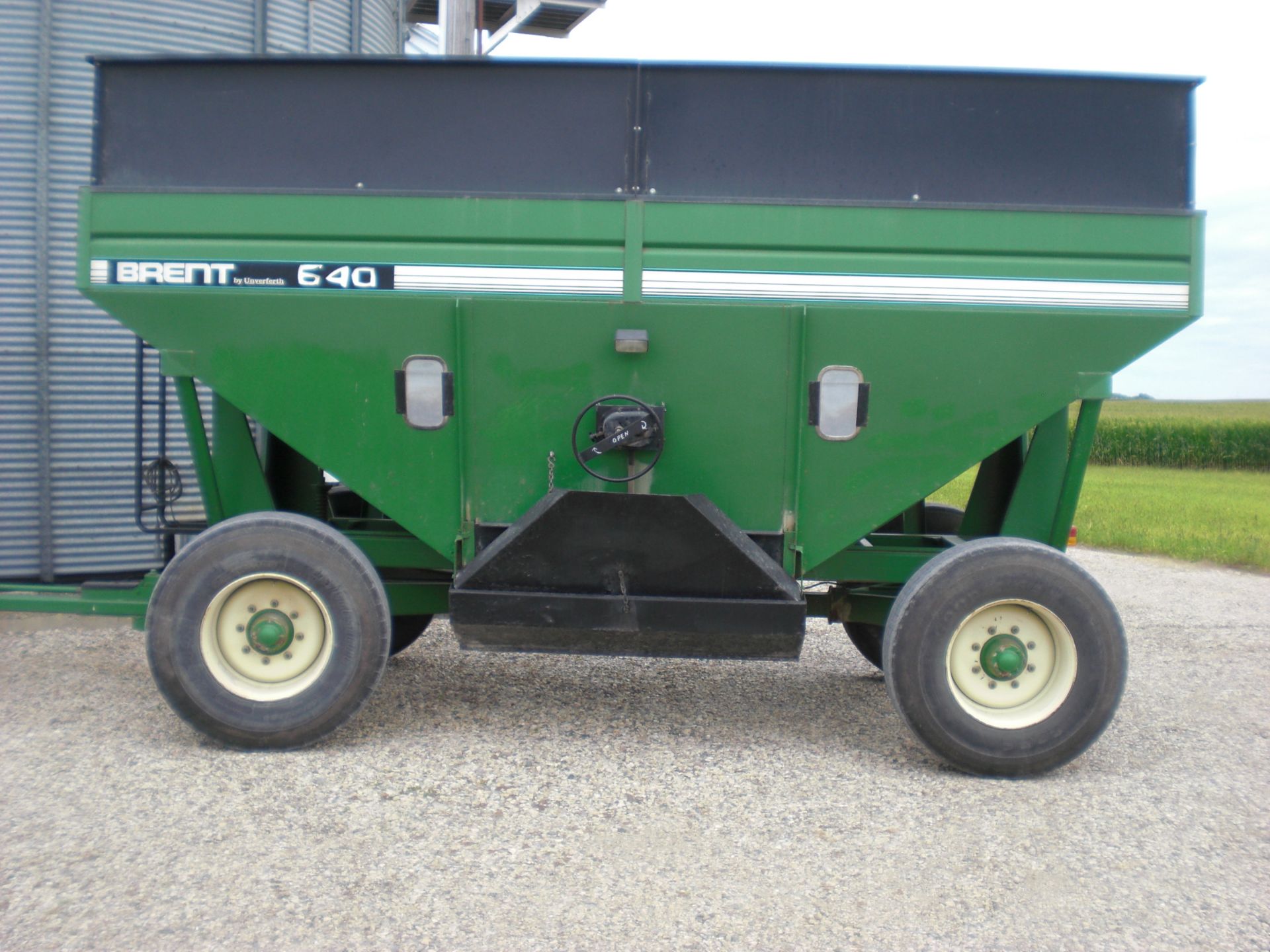 640 Brent w/22.5 tires, green - Image 2 of 2