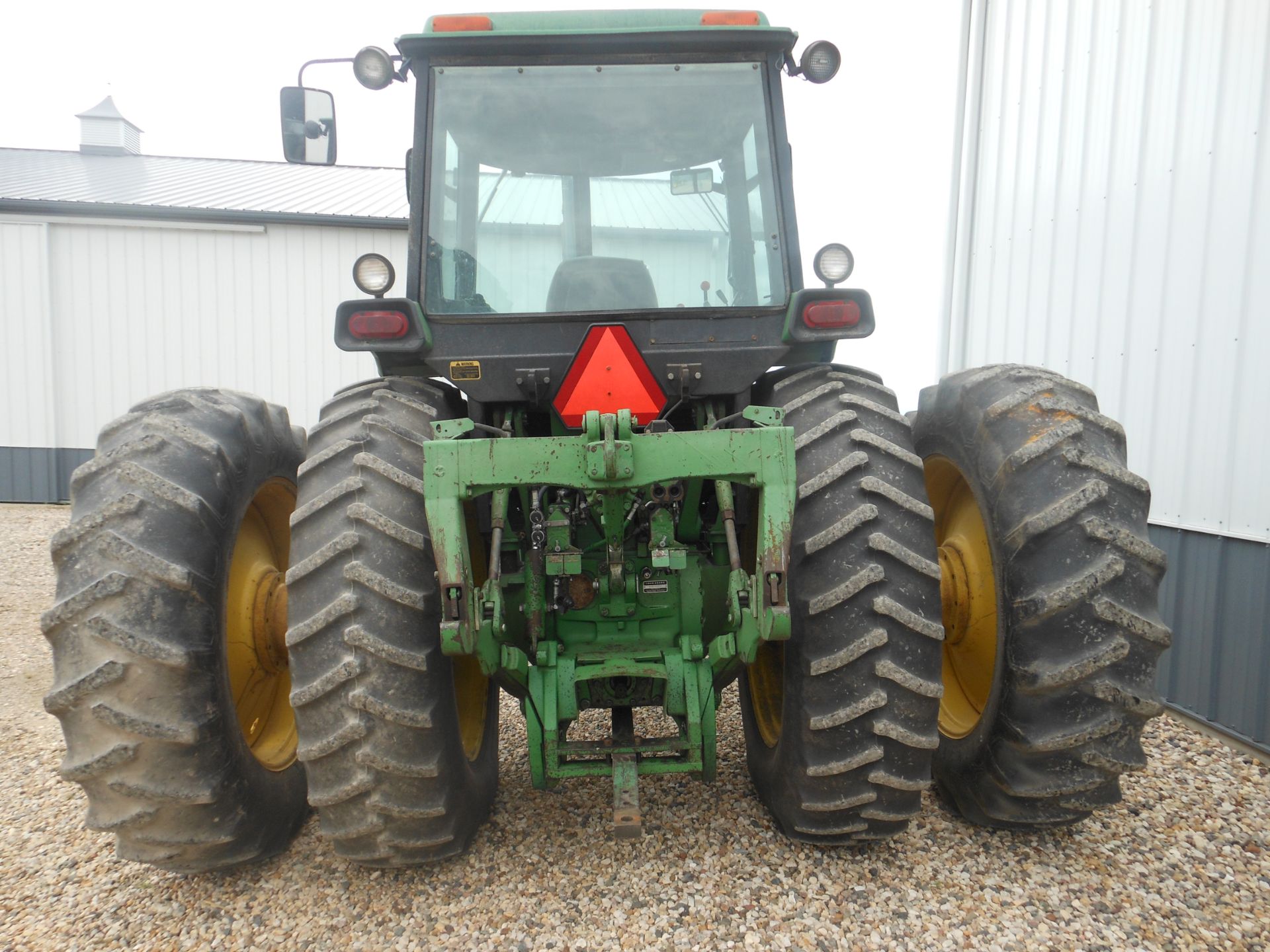 1981 JD 4640 2WD w/18.4-42 10 bolt duals, 3 valves & power beyond, front weight bracket & tank, Big - Image 3 of 5