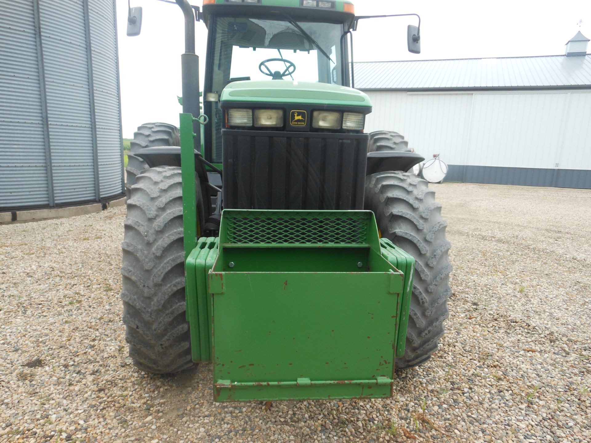 1997 8300 JD MFWD, 18.4 R46 10 bolt duals, 14.9-34 fronts, quick coupler, Big 1000 PTO, 6 front - Image 2 of 3