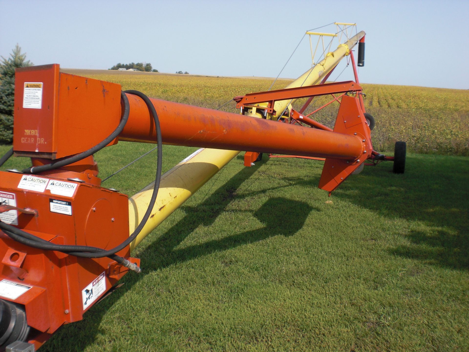 8”X61’ Westfield PTO auger w/swing hopper, hyd lift. - Image 2 of 3