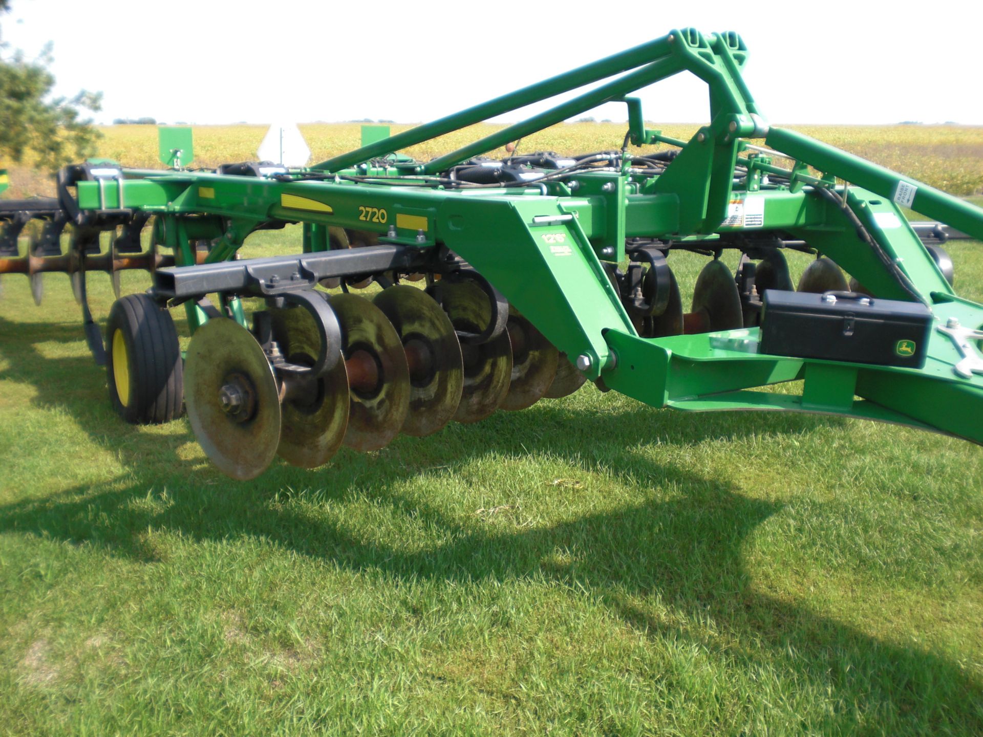 5 shank JD 2720 disc ripper. - Image 3 of 5