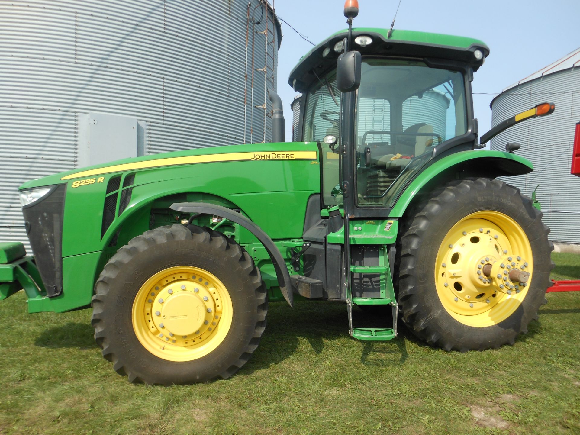 2014 JD 8235 R MFWD