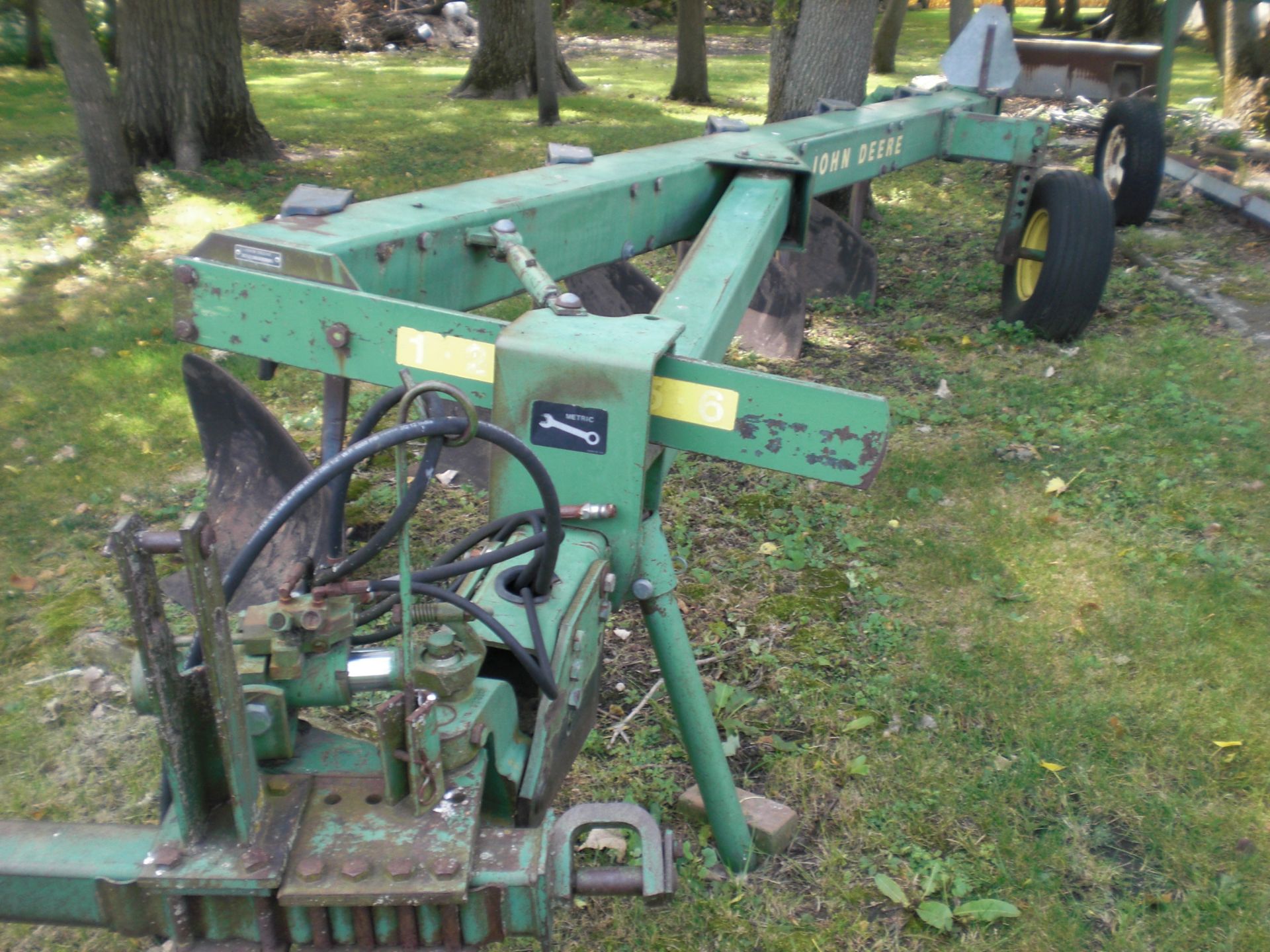 5 bottom 2700 JD plow.