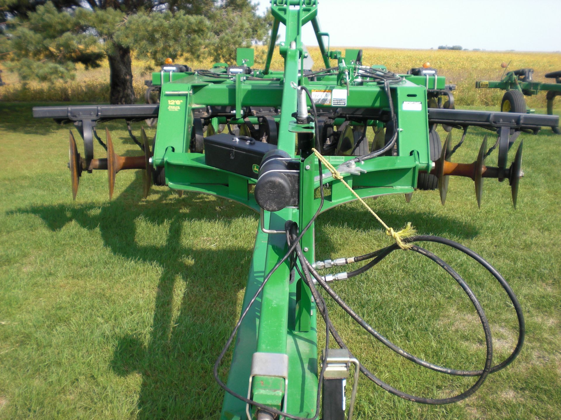 5 shank JD 2720 disc ripper. - Image 2 of 5