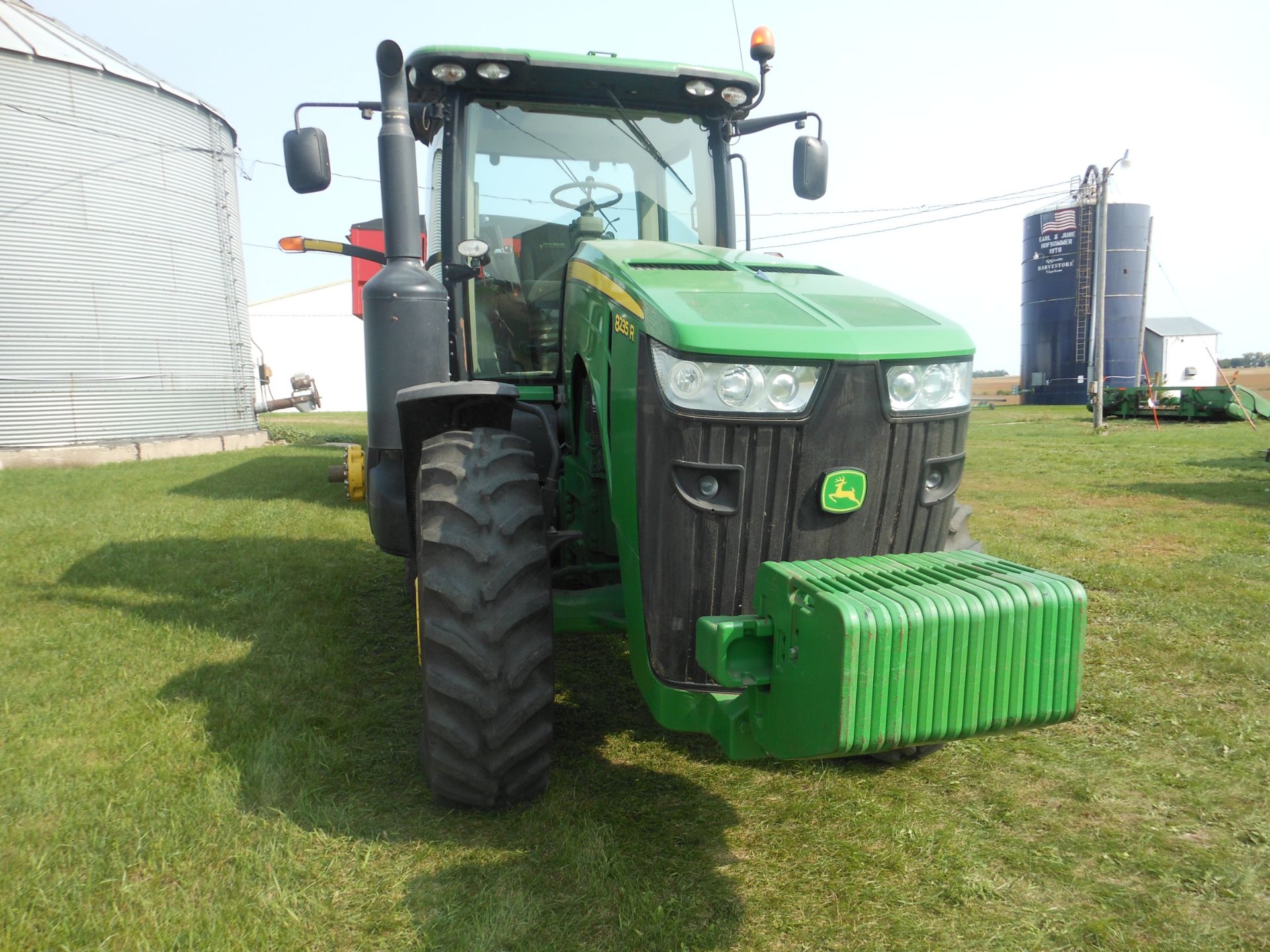 2014 JD 8235 R MFWD - Image 7 of 8