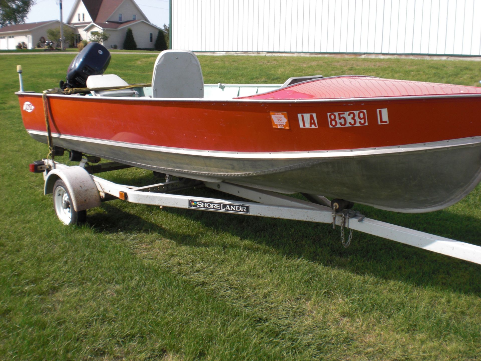 16’ Lund boat w/25 HP 2 cycle oil injected Evinrude motor on Shore Lander trailer. - Image 2 of 3
