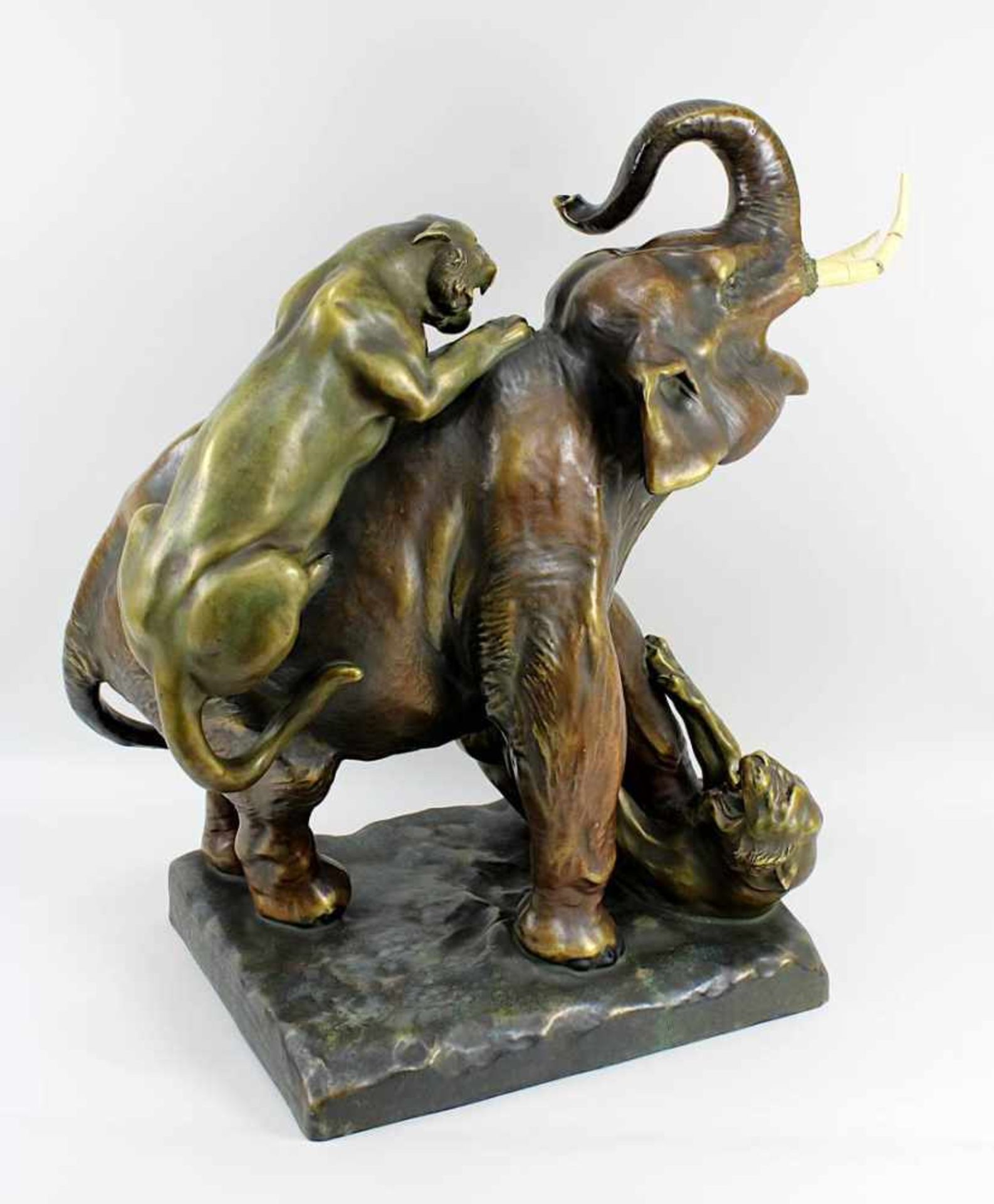 Strasser, Arthur (Adelsberg 1854 - 1927 Wien), "Auf Tod und Leben", Mit Löwinnen kämpfender Elefant, - Image 3 of 5