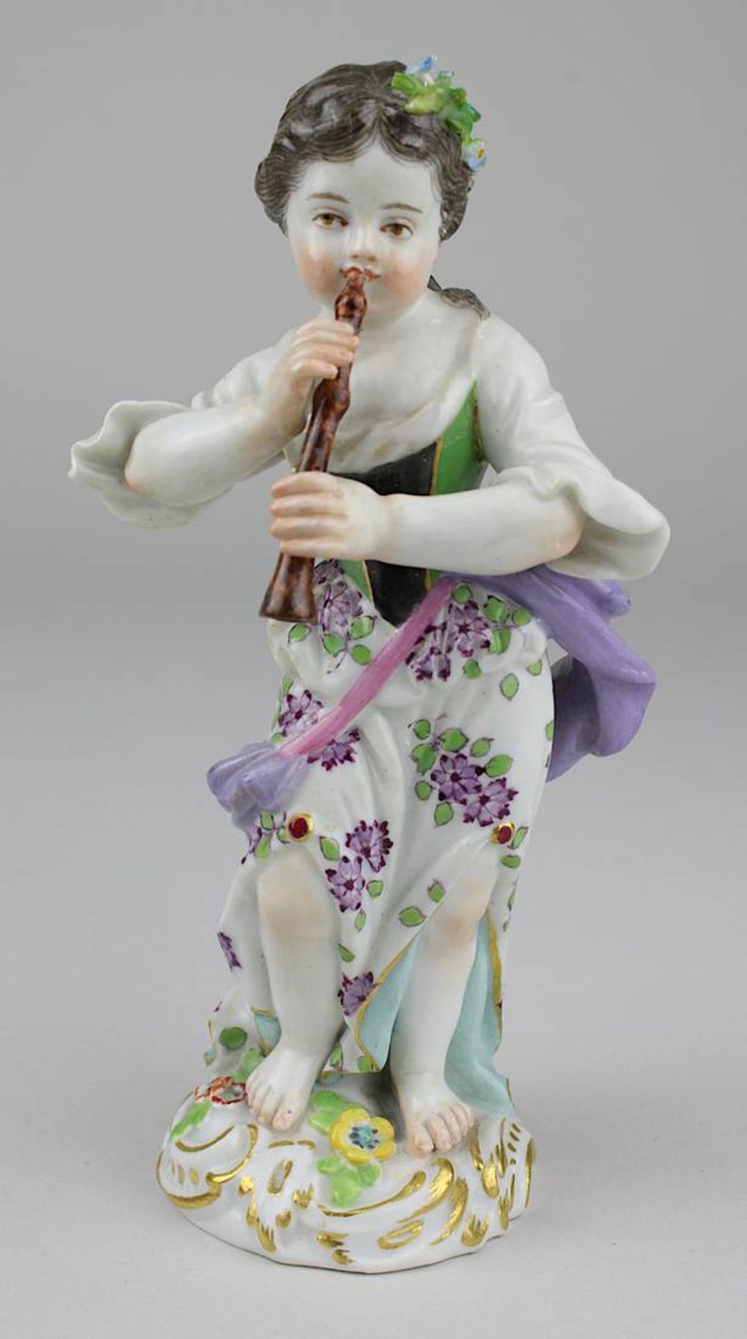 Meissen-Porzellanfigur nach 1933, Flöte spielendes Mädchen, weißer Scherben, polychrom auf Glasur