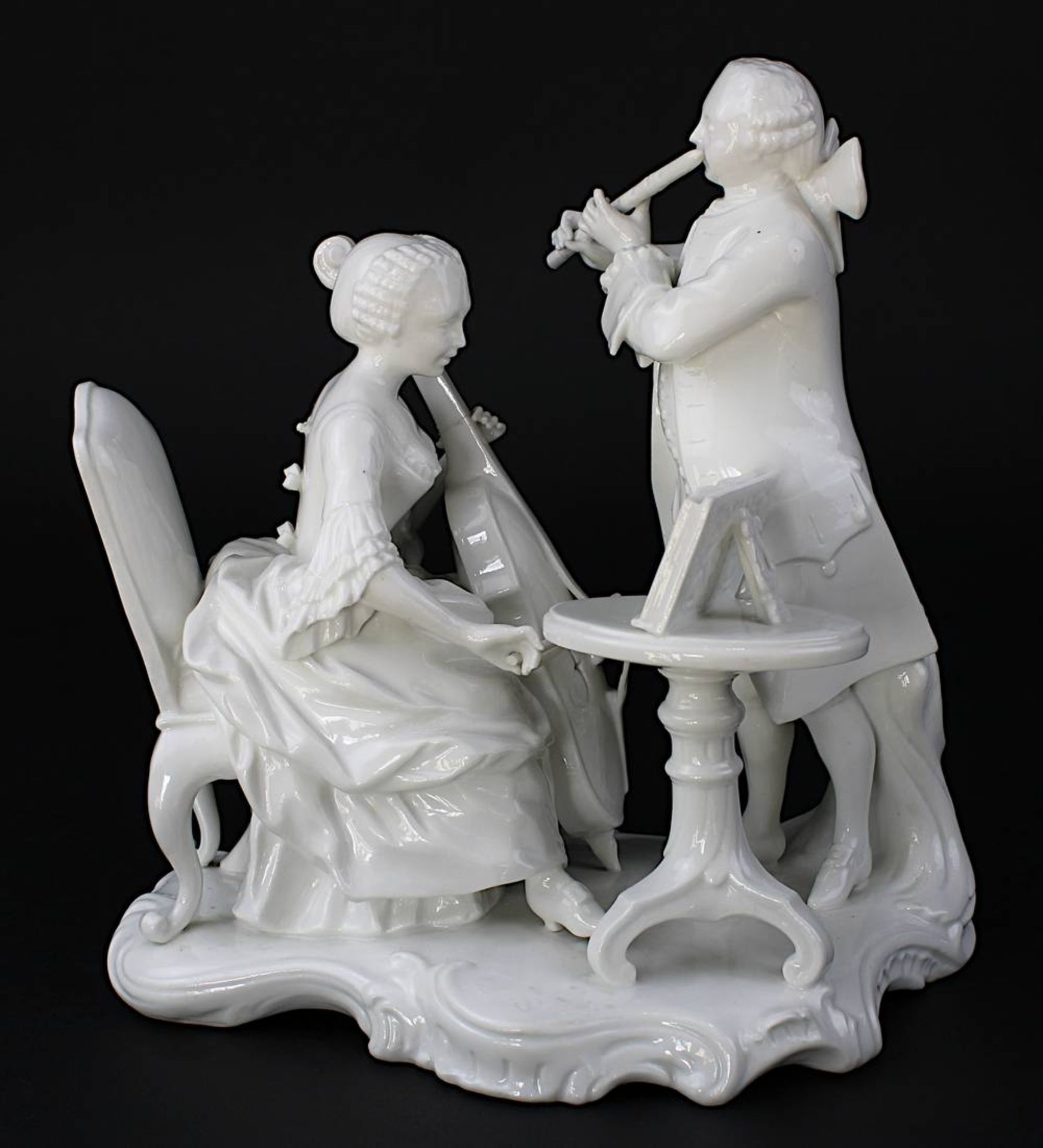 Nymphenburg Porzellanfigur "Das Gehör" aus Joh. Friedrich Lücks Allegoriefolge der 5 Sinne, Cello