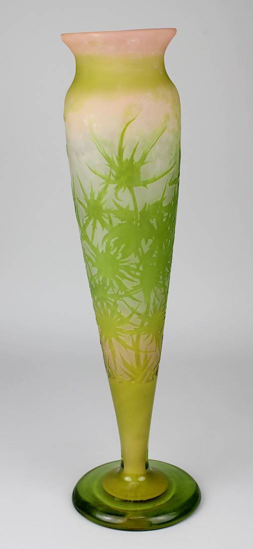 Große Gallé Jugendstil-Vase mit Disteldekor, Nancy 1904-1905, keulenförmiger Klarglaskorpus innen - Image 4 of 5