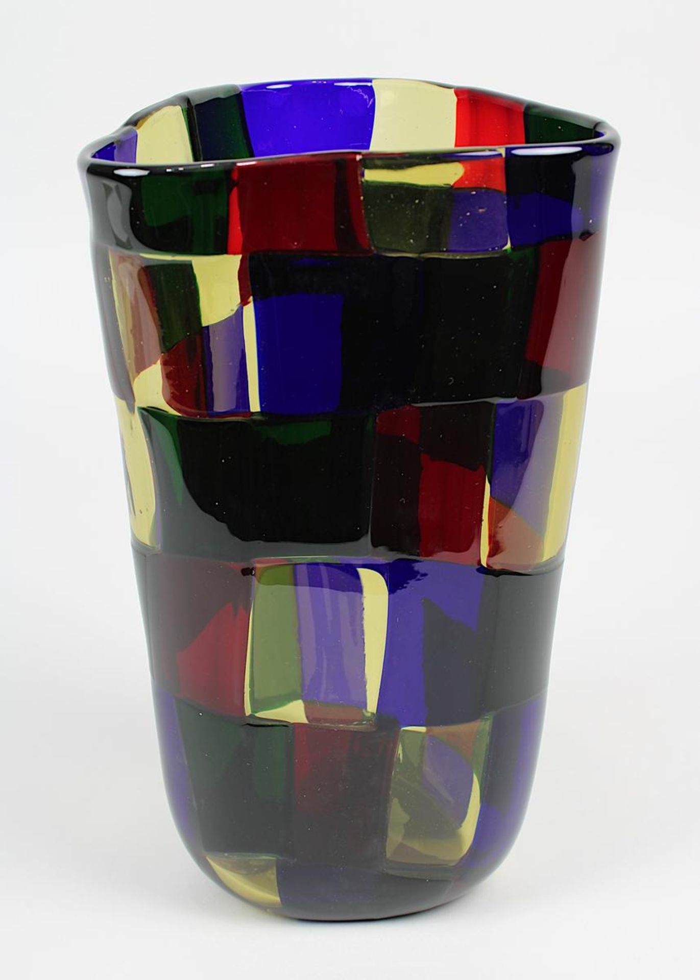 Murano Pezzato-Vase, um 1980, dreiwandiger Korpus mit verschiedenfarbigen aneinandergesetzten und