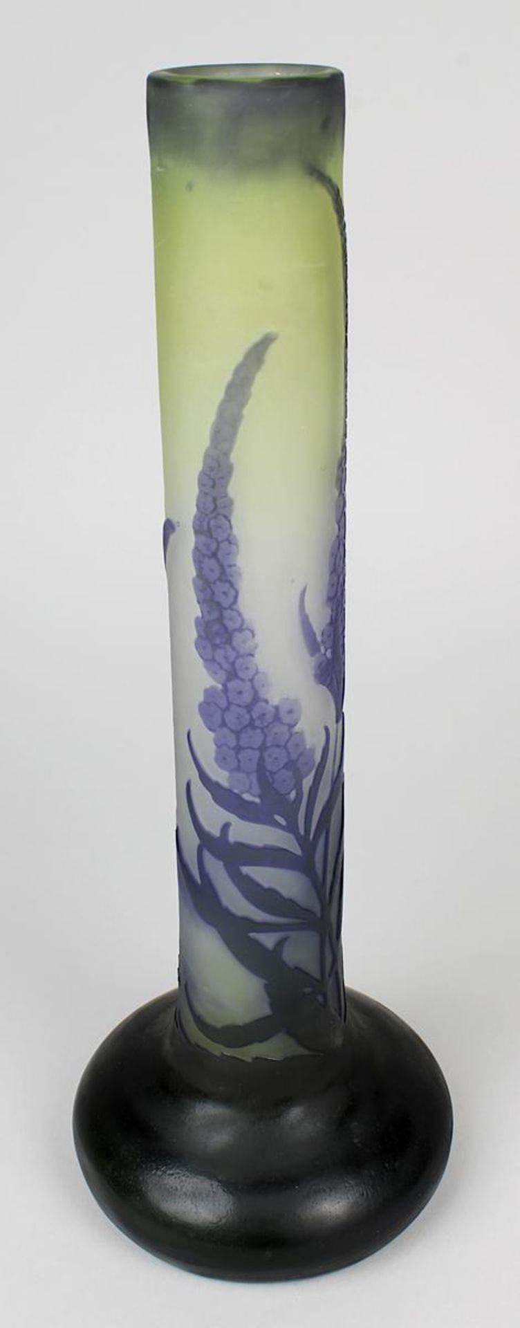 Gallé Jugendstil-Stangenvase, Émile Gallé, Nancy 1906 - 1914, Klarglasvase, innen am Hals mit - Bild 2 aus 4